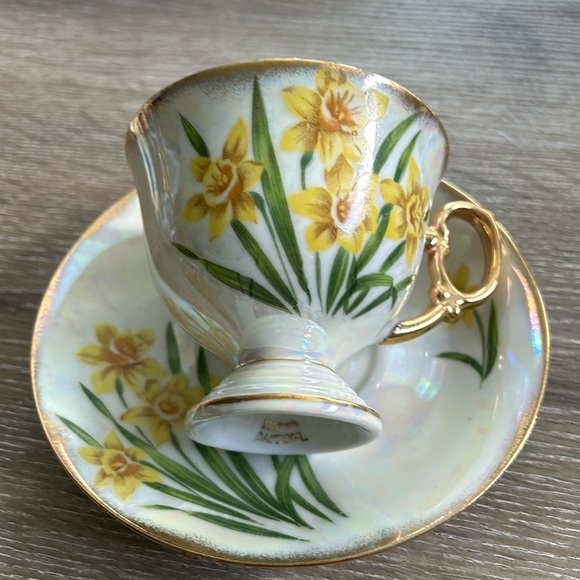 Vintage Japan Flower of the Month March “Daffodil” lusterware footed cup/saucer - Picture 2 of 3